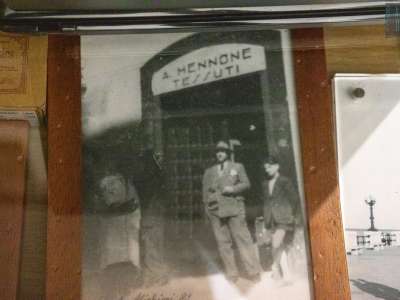 ...afferma il 60enne proprietario Antonio mostrandoci una foto in bianco e nero del nonno dinanzi al negozio